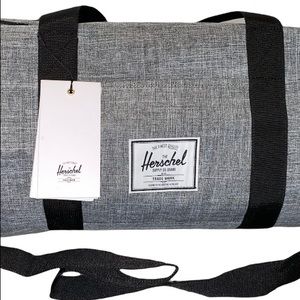 Herschel Sutton Duffle Mid-Volume in Raven Crosshatch